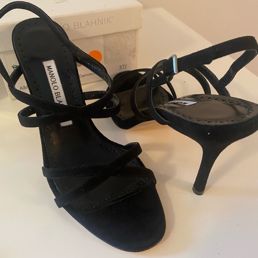 NWT Manolo Blahnik Amazia Heels